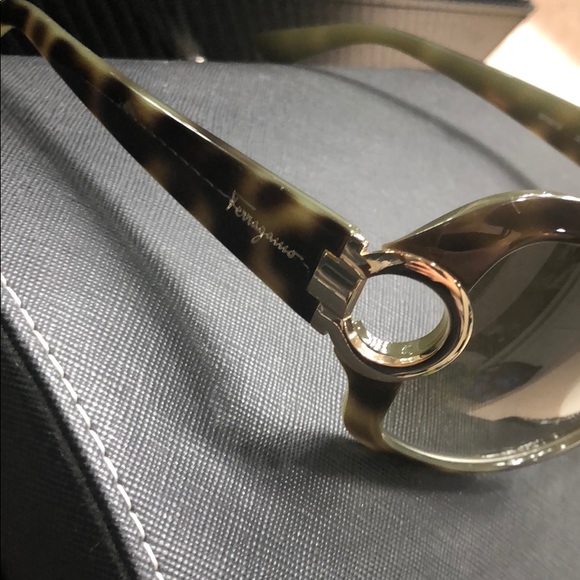 Ferragamo brand new no tags sunglasses green/brown main image 8